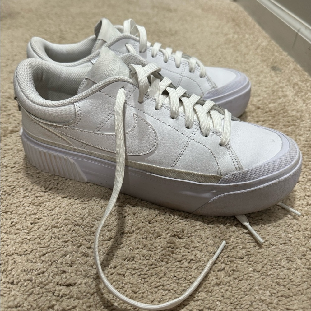 Womens Size 8 Nike Court Legacy Lift Platform Sneakers